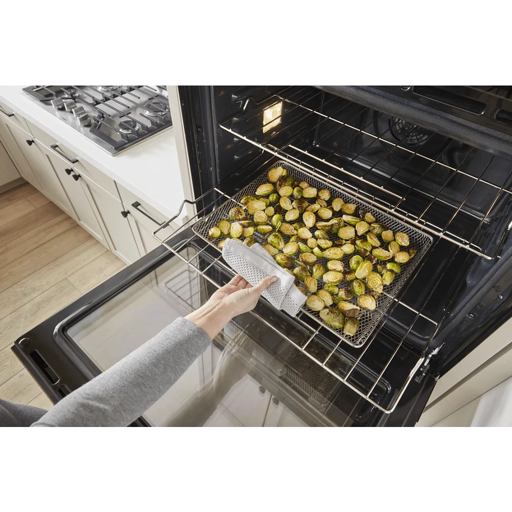 6.4 Total cu. ft. Combo Wall Oven with Air Fry When Connected*