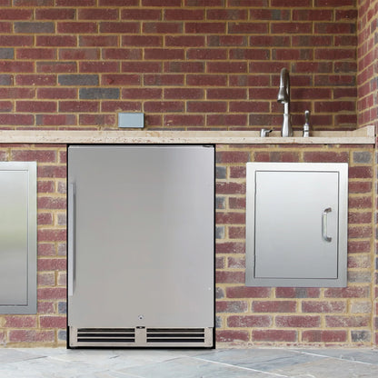 Avanti ELITE Series Commercial Outdoor Refrigerator, 5.4 cu. ft., in Stainless Steel (OR543U3S)